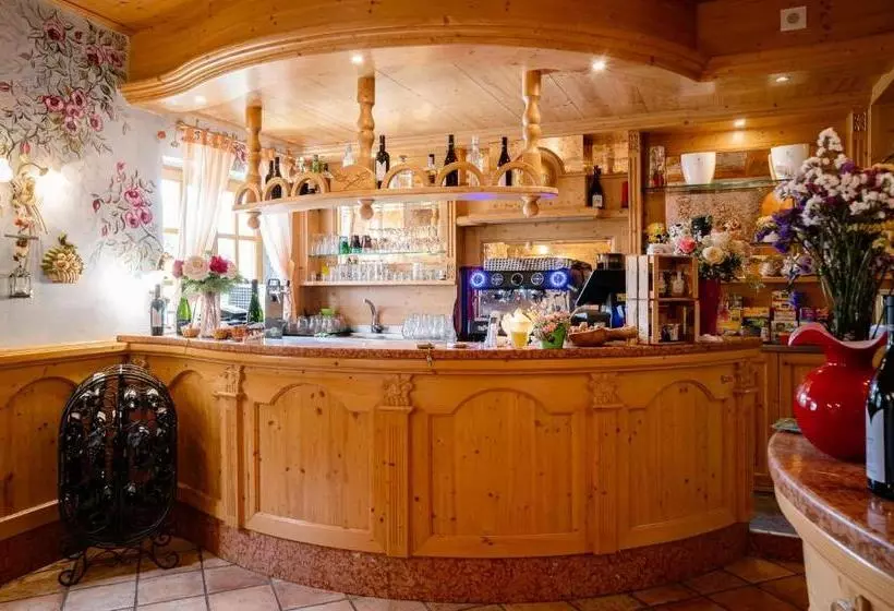 Maaseutuhotelli Agritur Maso Alle Rose B&b E Restaurant