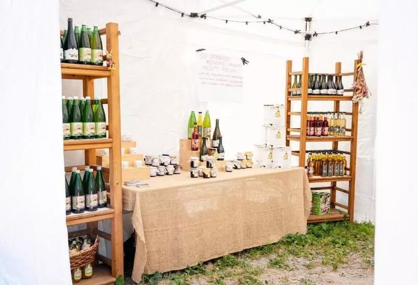 Maaseutuhotelli Agritur Maso Alle Rose B&b E Restaurant