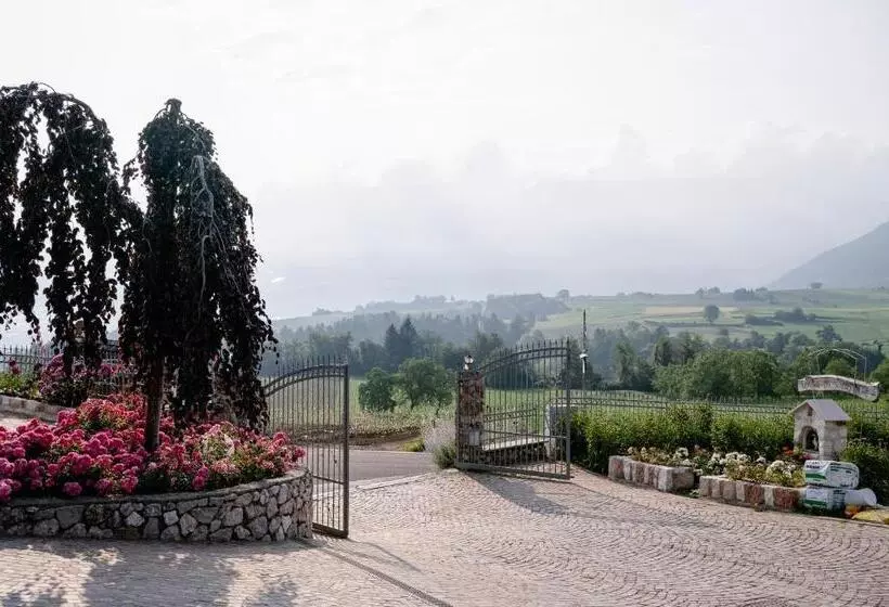 Maaseutuhotelli Agritur Maso Alle Rose B&b E Restaurant