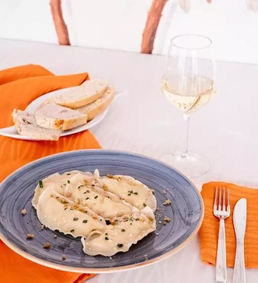 Maaseutuhotelli Agritur Maso Alle Rose B&b E Restaurant