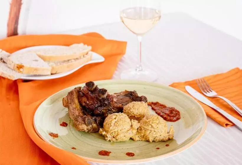 Maaseutuhotelli Agritur Maso Alle Rose B&b E Restaurant