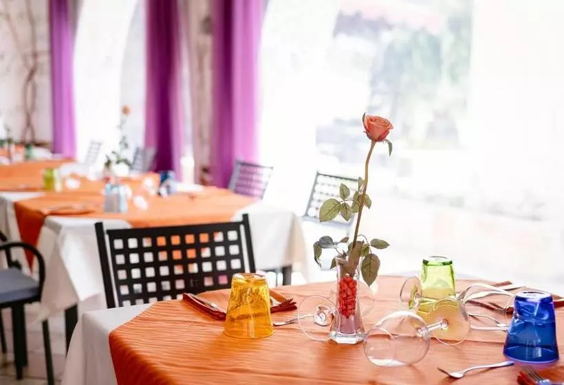 Maaseutuhotelli Agritur Maso Alle Rose B&b E Restaurant