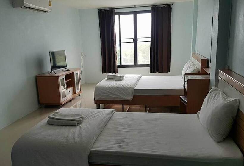 ホテル Sutharnlai Apartment