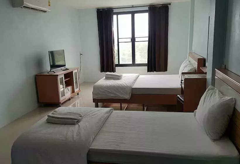 ホテル Sutharnlai Apartment