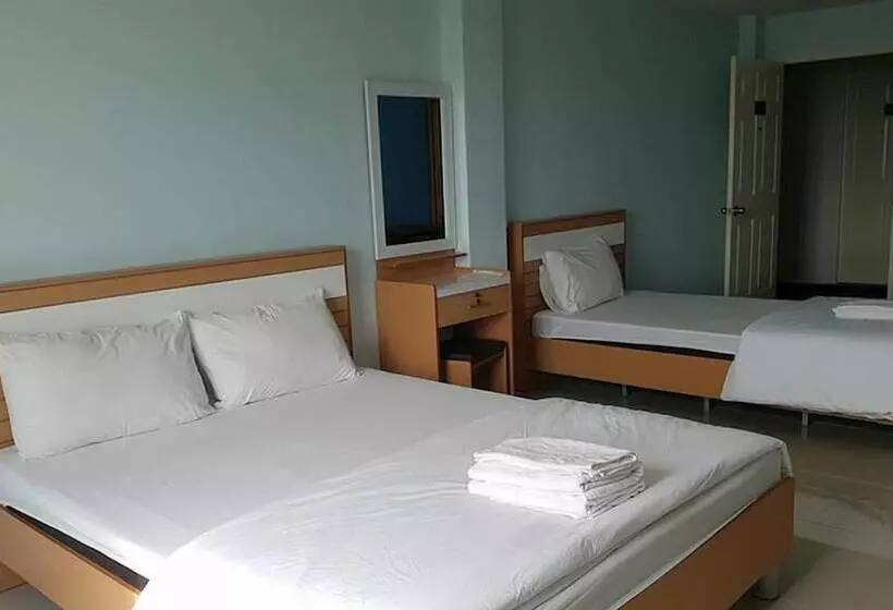 ホテル Sutharnlai Apartment