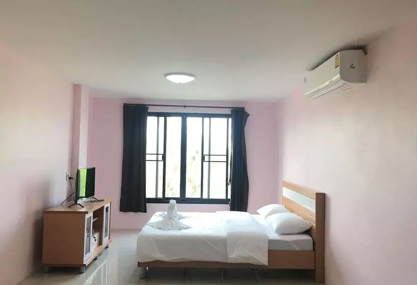 ホテル Sutharnlai Apartment