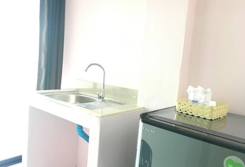 ホテル Sutharnlai Apartment