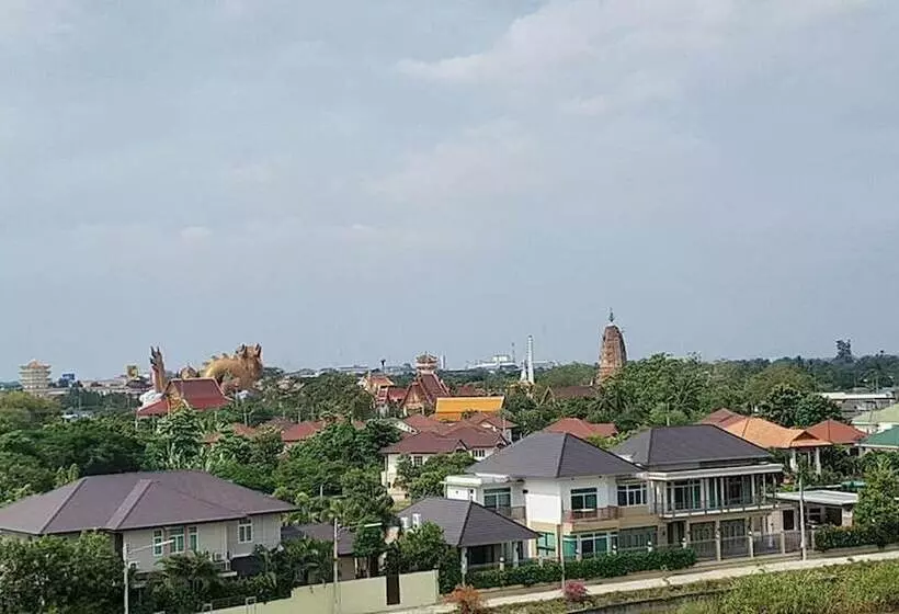 ホテル Sutharnlai Apartment