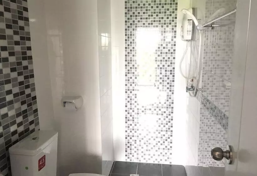 ホテル Sutharnlai Apartment