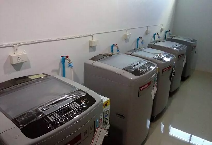 ホテル Sutharnlai Apartment