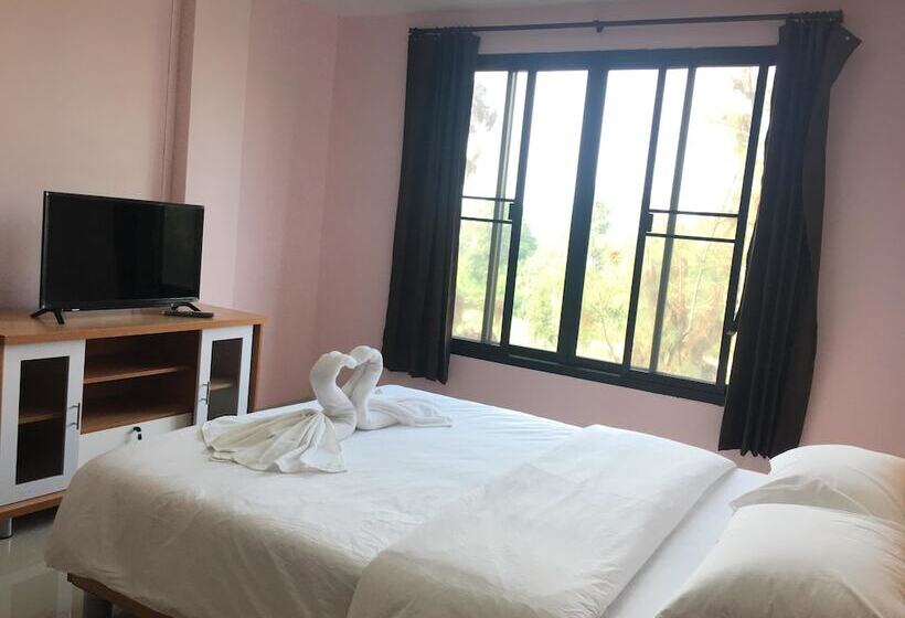 ホテル Sutharnlai Apartment