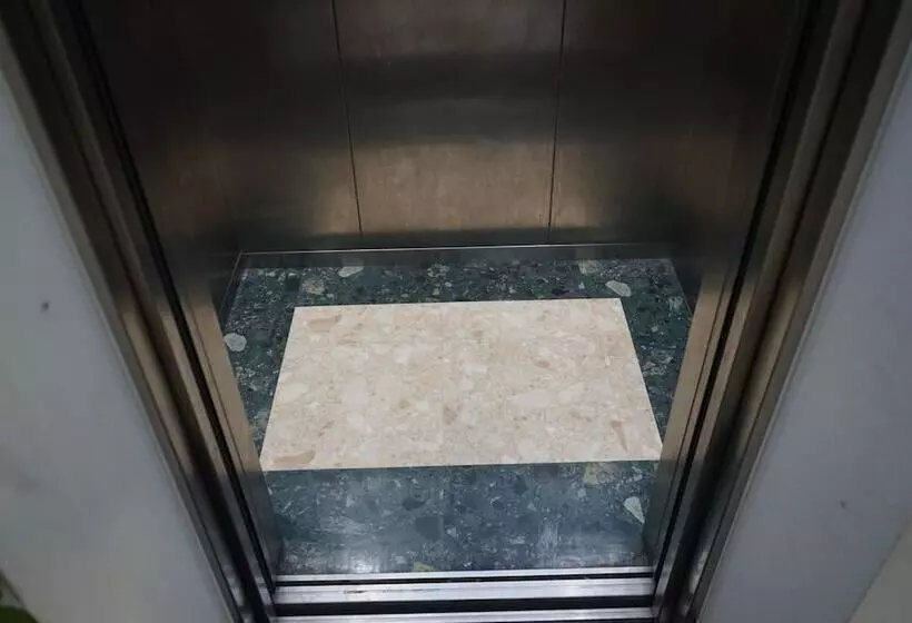 ホテル Thonkla Happyhome