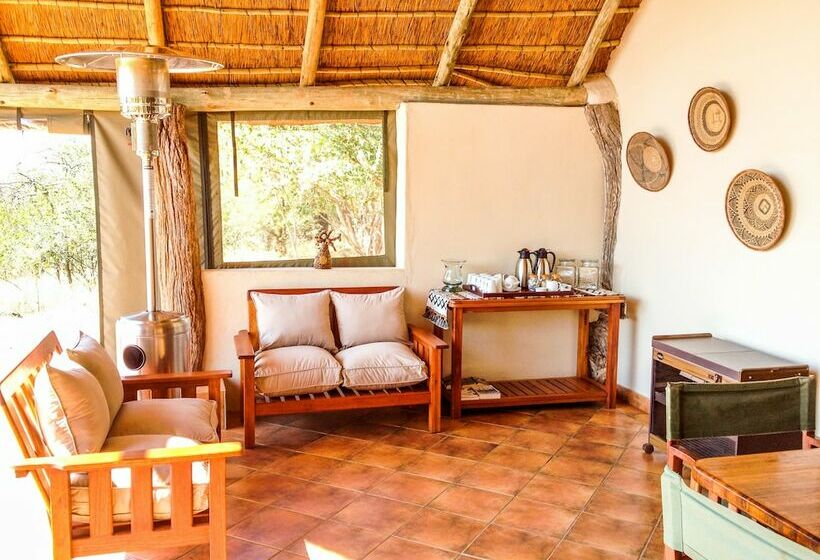 בית מלון כפרי Zingela Nature Reserve  Baobab Tented Camp