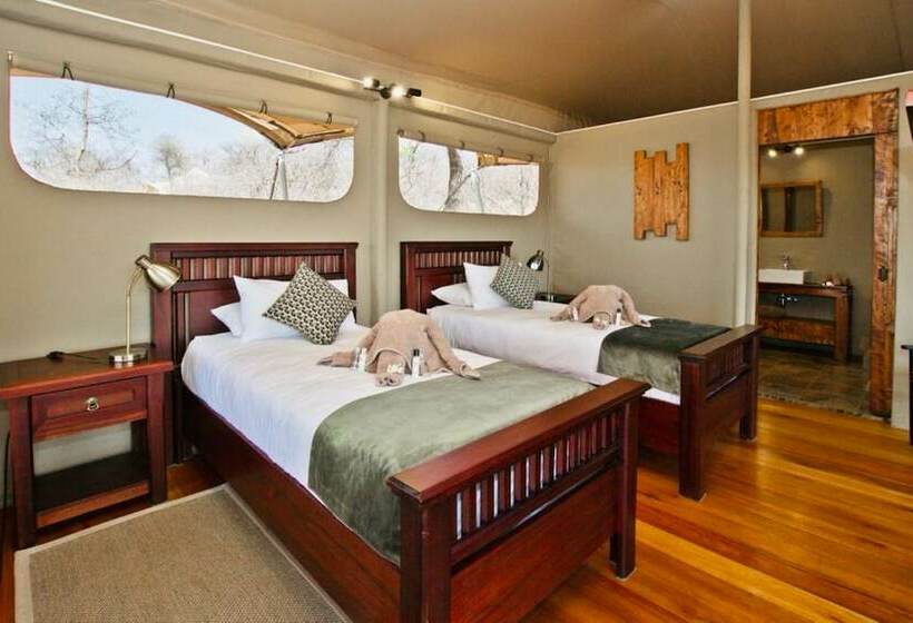 בית מלון כפרי Zingela Nature Reserve  Baobab Tented Camp