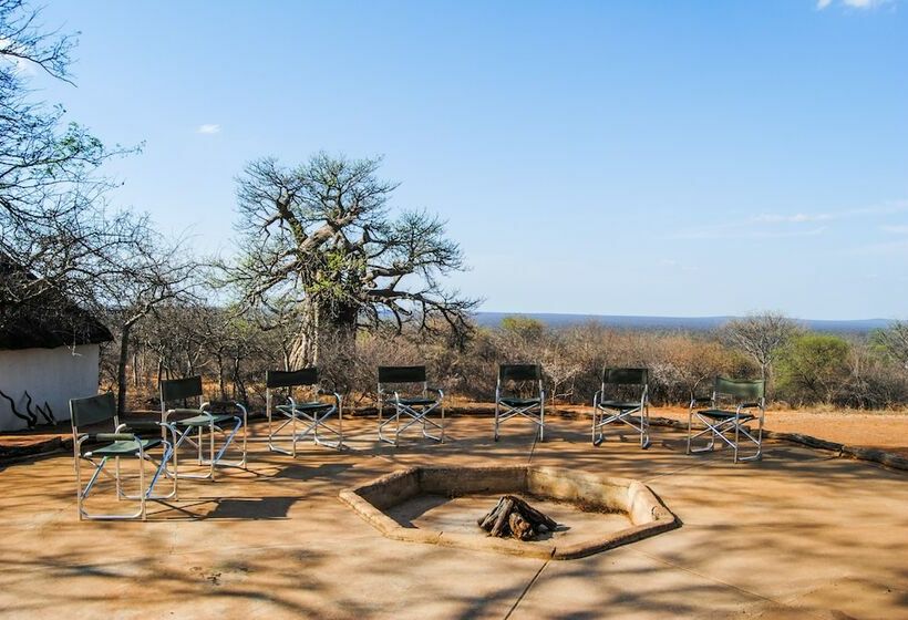 בית מלון כפרי Zingela Nature Reserve  Baobab Tented Camp