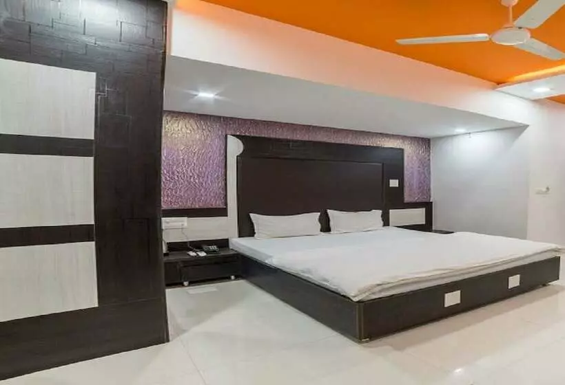 Hotelli Zorba, Deesa