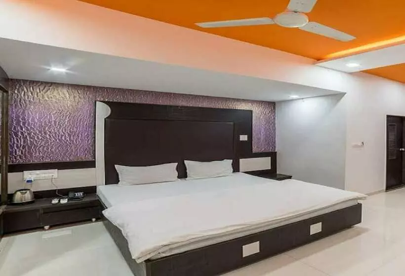 Hotelli Zorba, Deesa