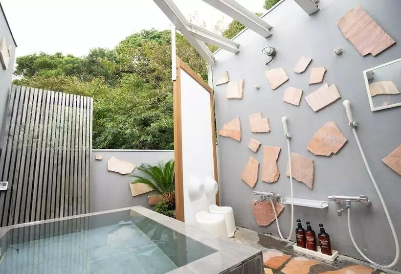 Majatalo Beachside Inn Shirahama