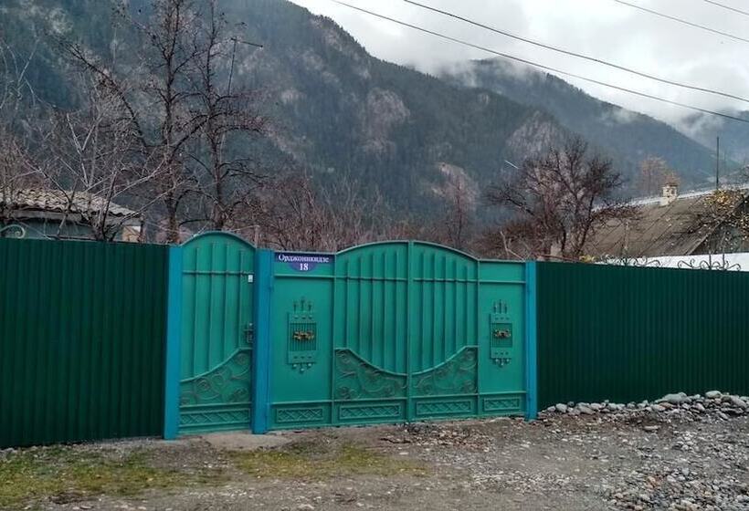 Guesthouse On Ordzhonikidze 18