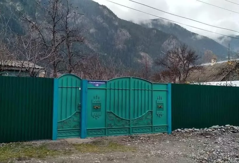 Guesthouse On Ordzhonikidze 18