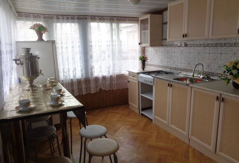 Guesthouse On Ordzhonikidze 18