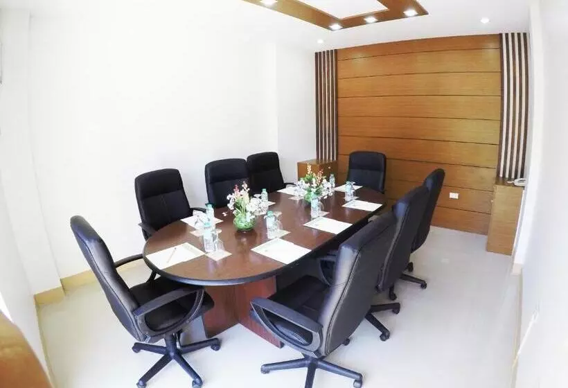 Aerostop Hotel And Restaurant