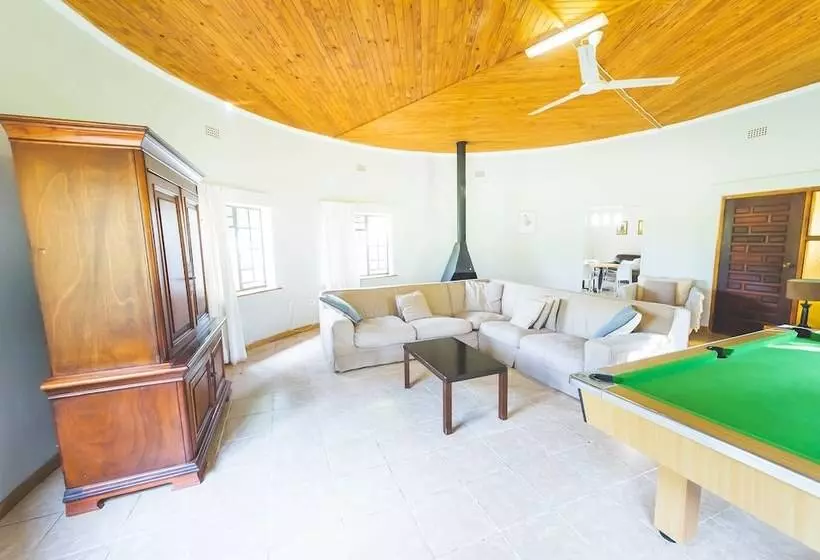 Hotelli Deruxa Cottages