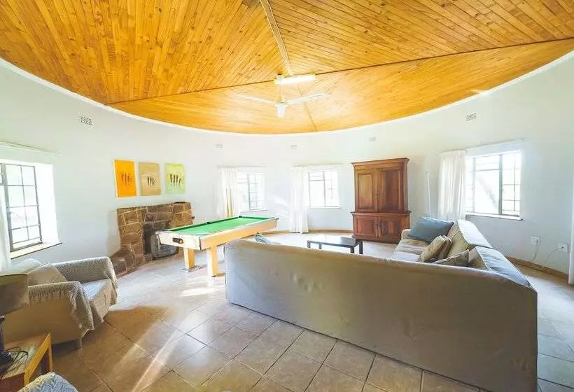 Hotelli Deruxa Cottages