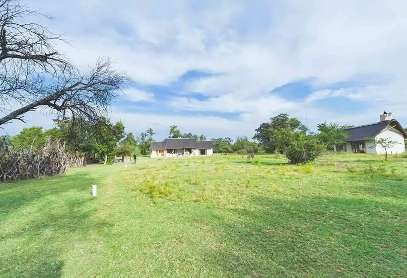 Hotelli Deruxa Cottages