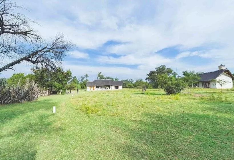 Hotelli Deruxa Cottages