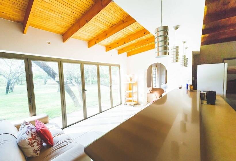 בית מלון כפרי Deruxa Cottages