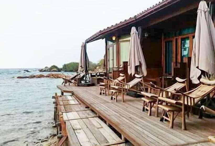 Hotel Mantakiri Island Resort Private Island