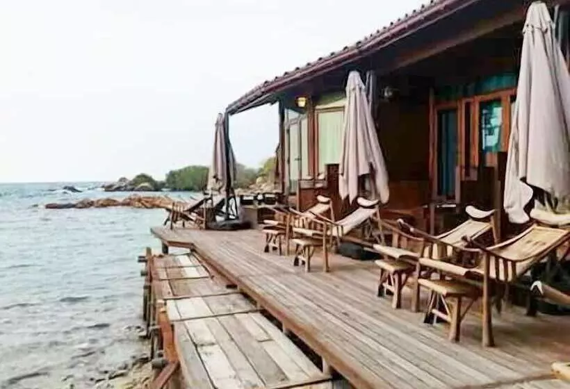 هتل Mantakiri Island Resort Private Island