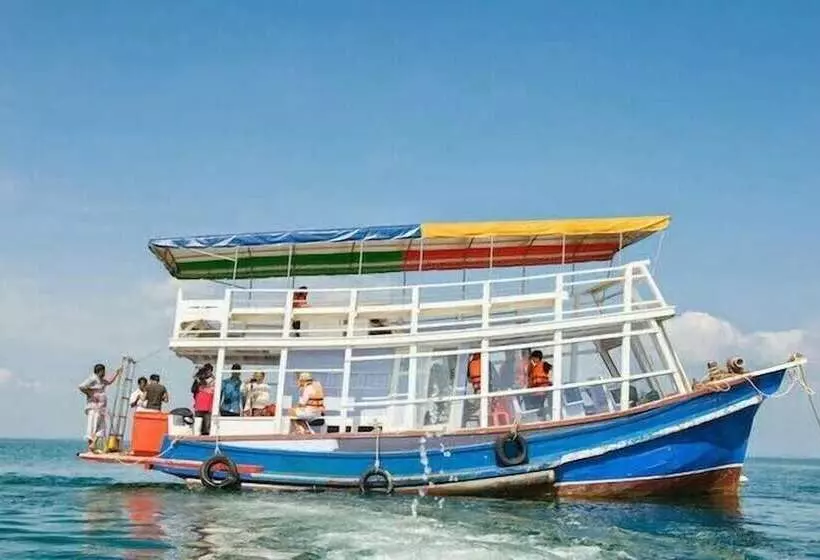 هتل Mantakiri Island Resort Private Island