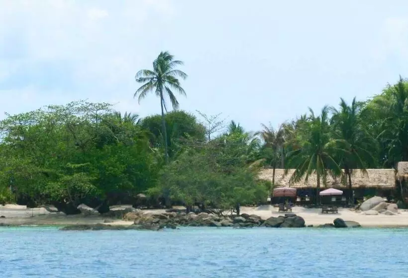 هتل Mantakiri Island Resort Private Island