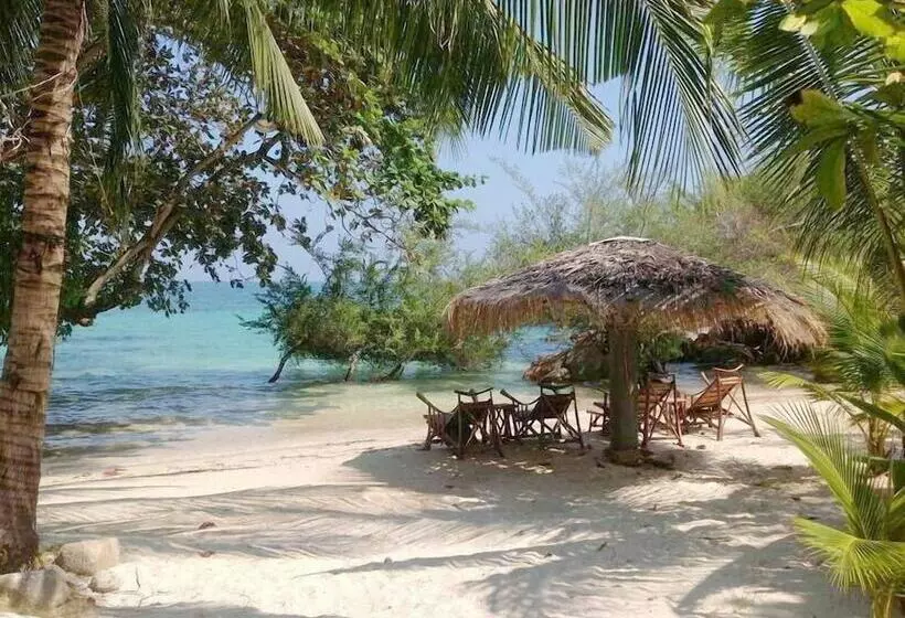 هتل Mantakiri Island Resort Private Island