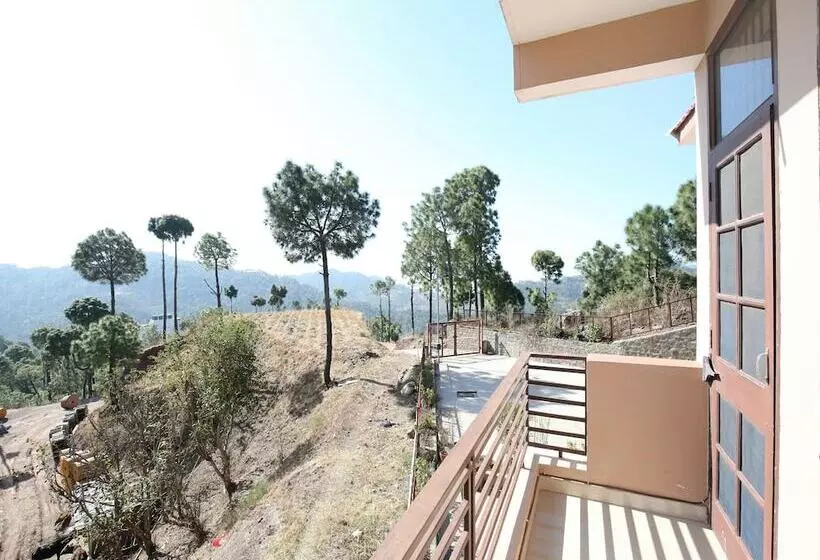 Hotelli Oyo 12734 Home Valley View Studio Kasauli