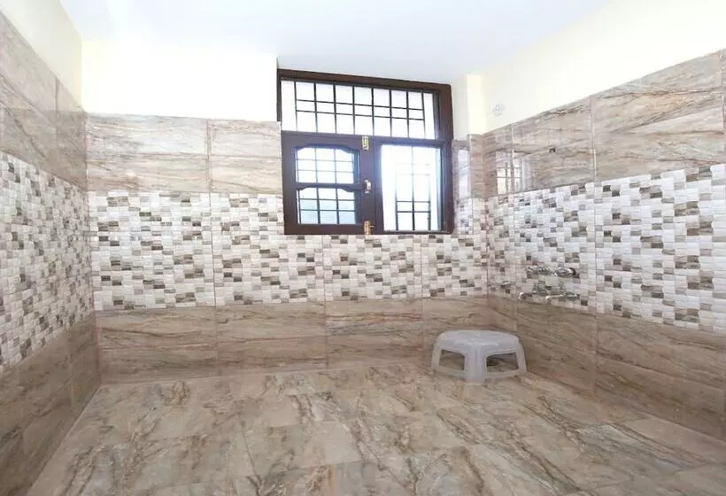 Hotelli Oyo 12734 Home Valley View Studio Kasauli