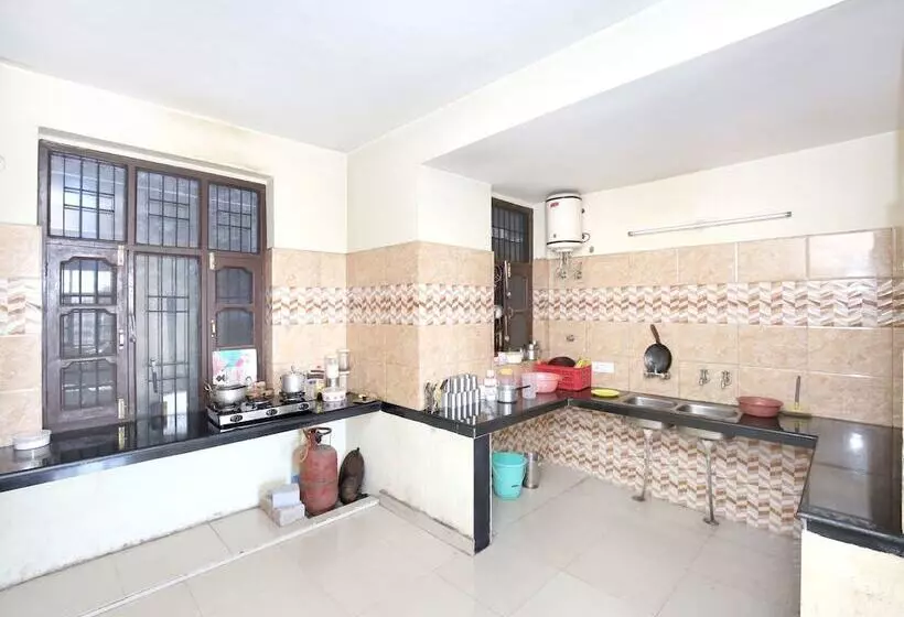 Hotelli Oyo 12734 Home Valley View Studio Kasauli