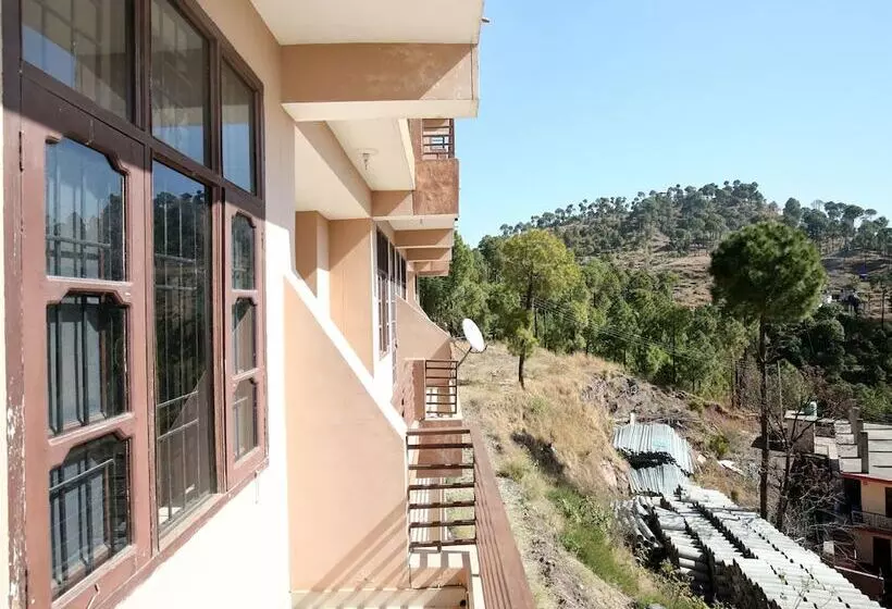 Hotelli Oyo 12734 Home Valley View Studio Kasauli