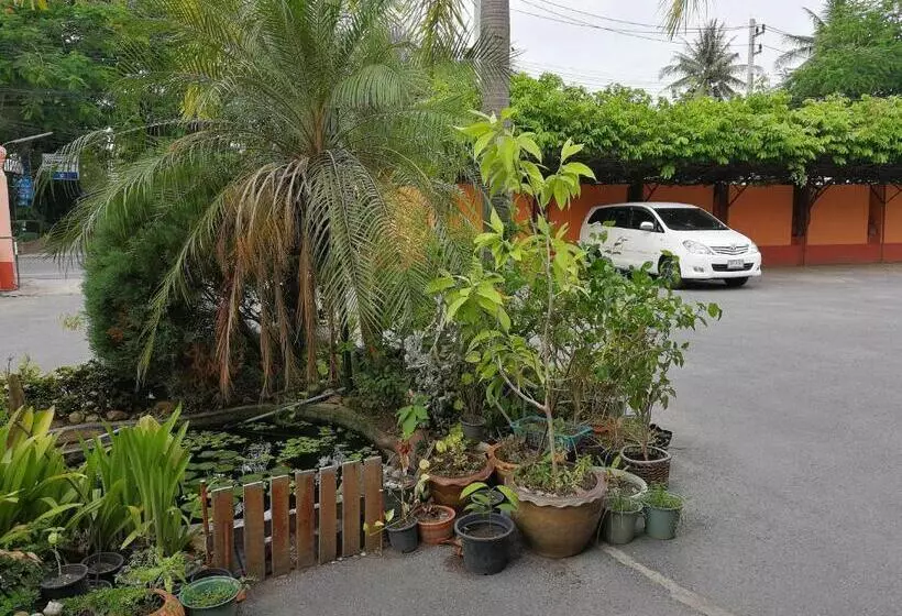 ホテル Puengluang