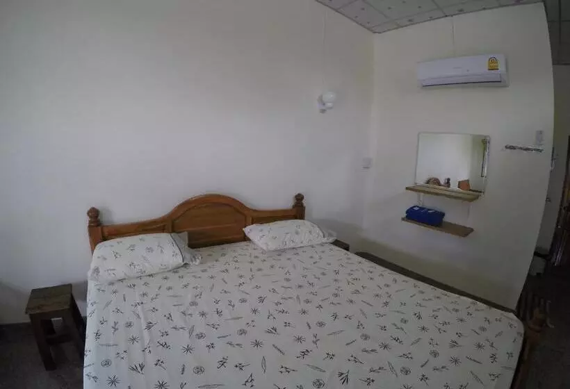 ホテル Puengluang