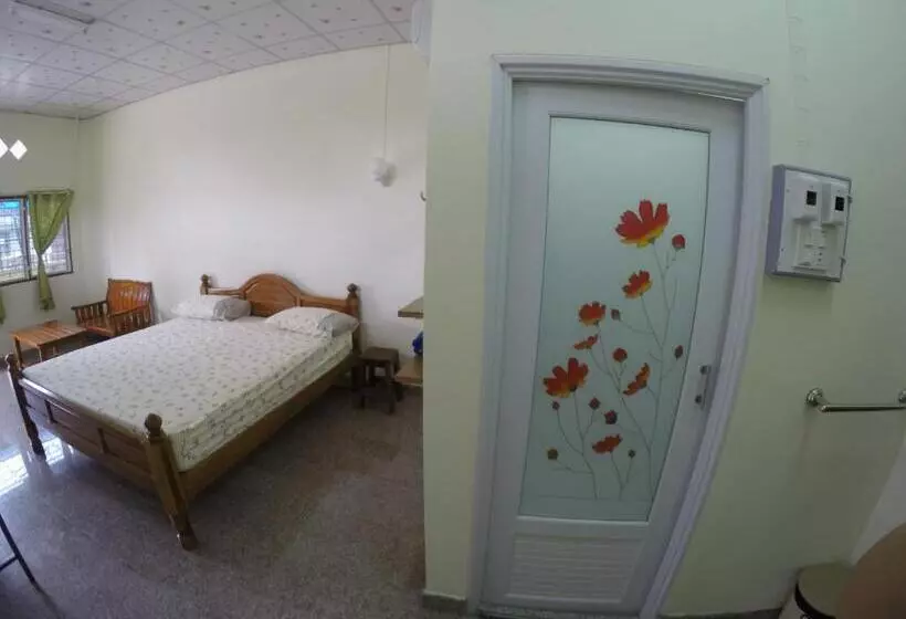 ホテル Puengluang