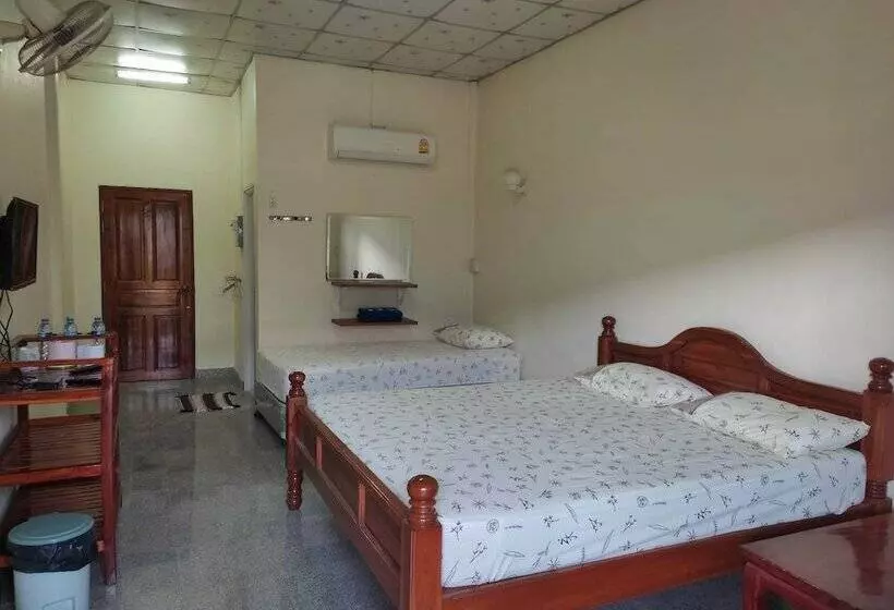 ホテル Puengluang