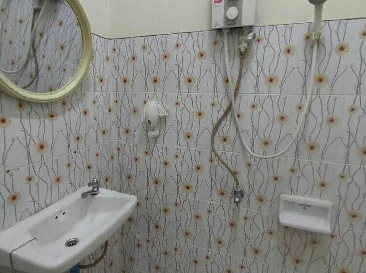 ホテル Puengluang