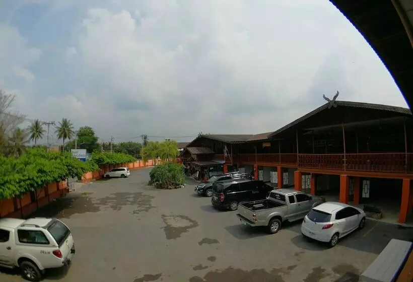 ホテル Puengluang