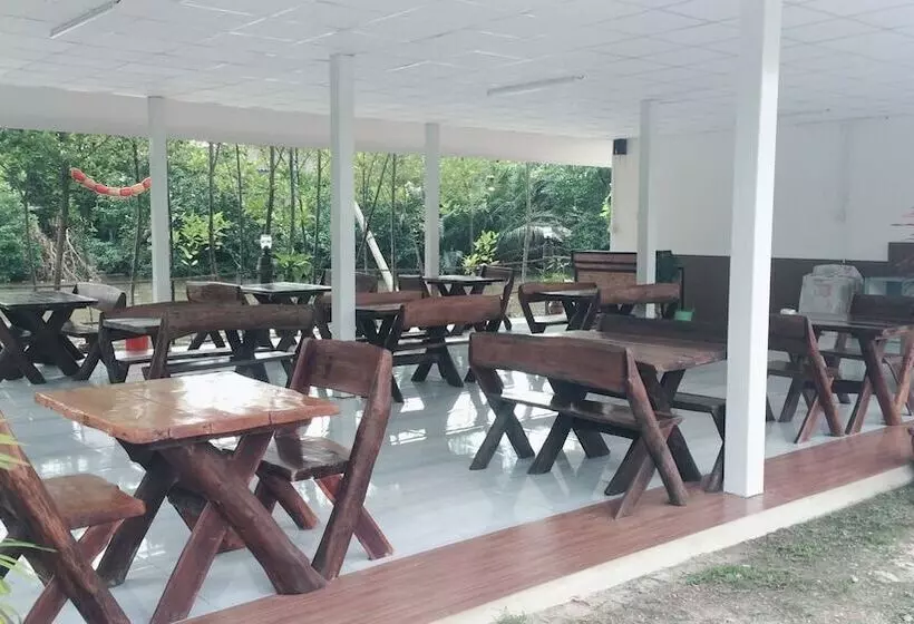 Hotelli Saeng Tai Amphawa Resort