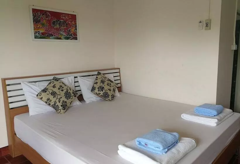 Hotelli Saeng Tai Amphawa Resort