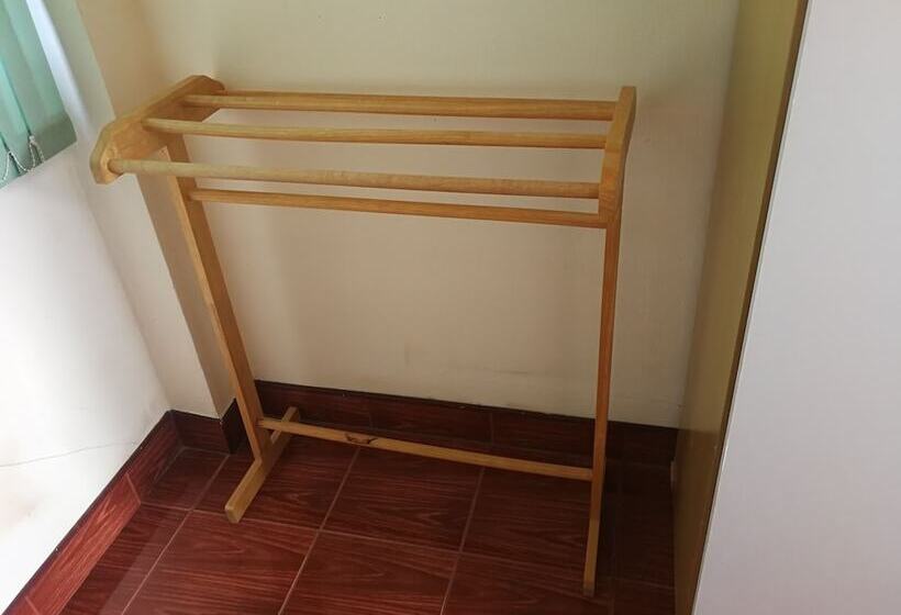 Hotel Saeng Tai Amphawa Resort