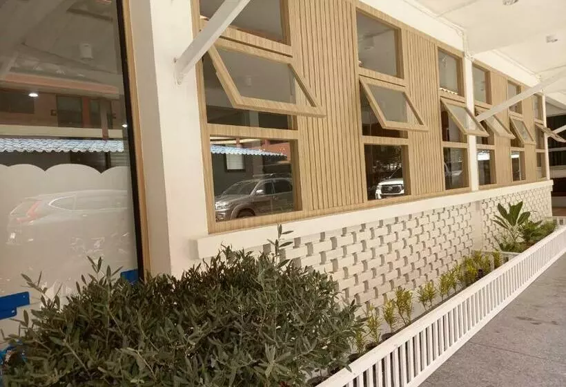 ホテル Sataya Apartment